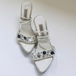 Per Regazza Removable Strappy 3” Heels